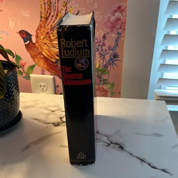 Robert Ludlum The Bourne Ultimatum First Edition Hardcover Novel - Picture 3 of 10
